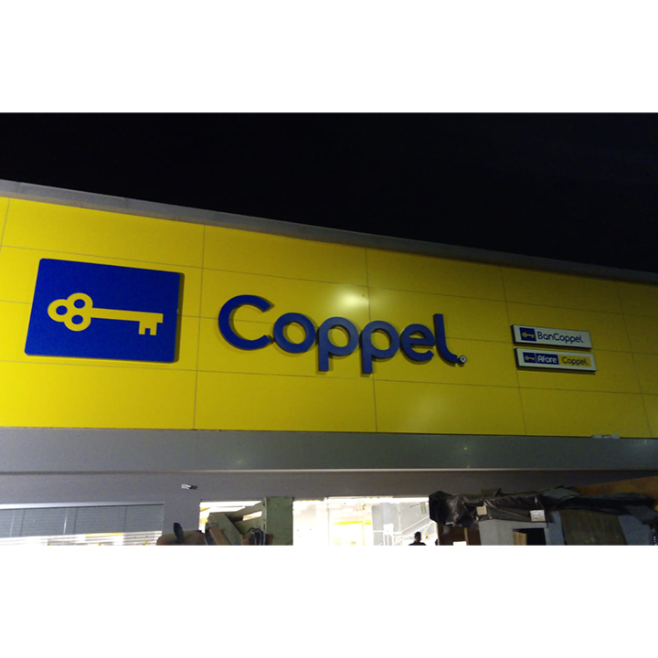 Revestimiento de panel amarillo de Coppel